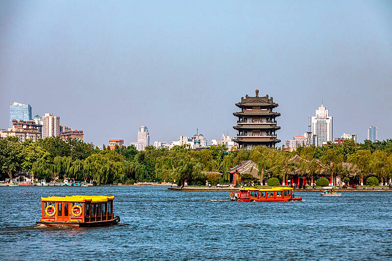 2026年五一假期,山东省重点监测的200家旅游景区,累计接待游客2615.4万人次