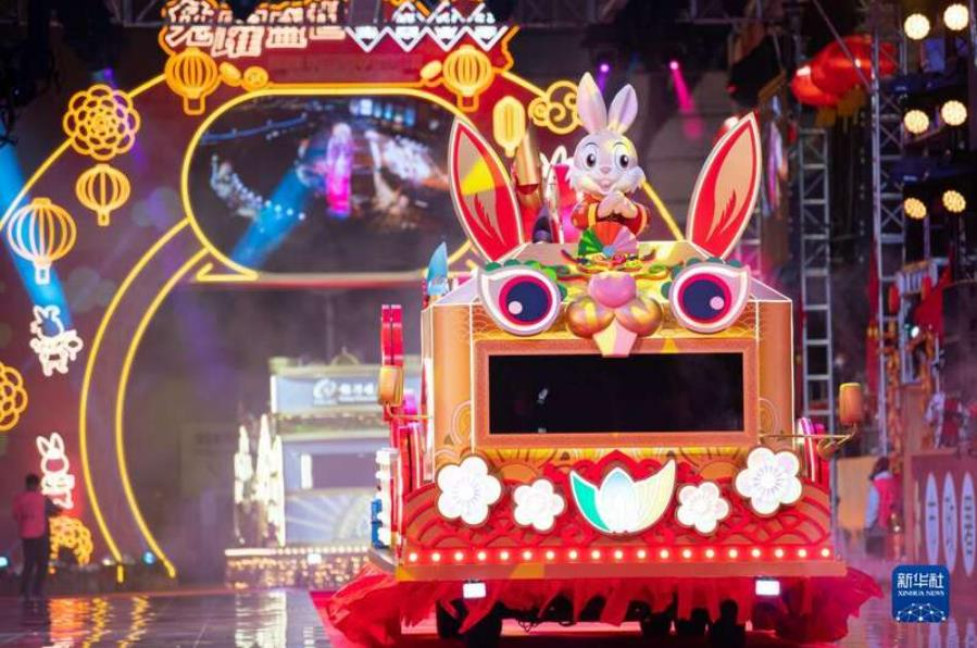 澳門舉辦2023年農曆新年花車彙演