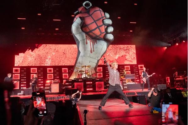 世界傳奇搖滾樂隊 Green Day 亞巡首站於銀河綜藝館打響
