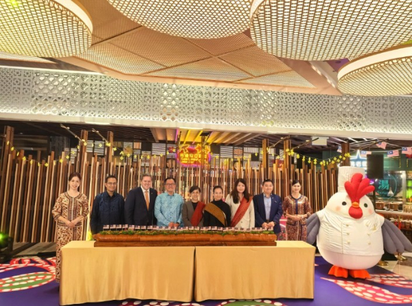 澳娛綜合“自助山”呈獻馬來西亞美食巡禮 無限暢吃貓山王榴槤