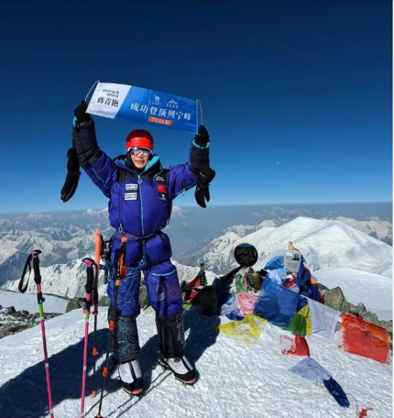 再攀七千米高峰 城步登山者蔣青豔無氧登頂列寧峰